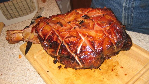 How to Cook Whiskey Glazed Ham with Spicy Pineapple Sauce