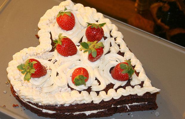 How to Bake Hershey’s Valentine Cake