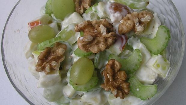 How to Cook Chicken With Waldorf Salad