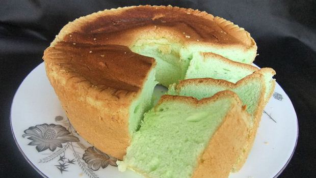 How to Bake Pandan Chiffon Cake
