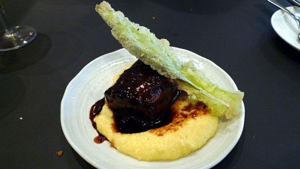 How to Cook Braised Lamb Shanks With Dried Fruits