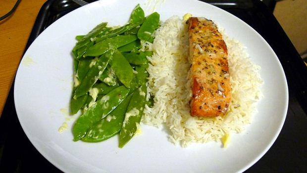 How to Cook Seared Salmon With Wasabi Sauce