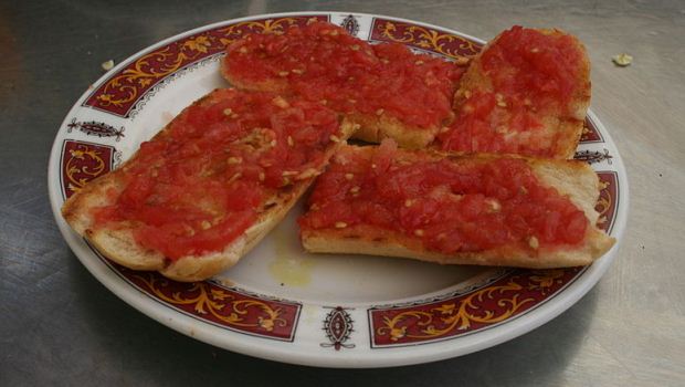 How to Make Pan Con Tomate