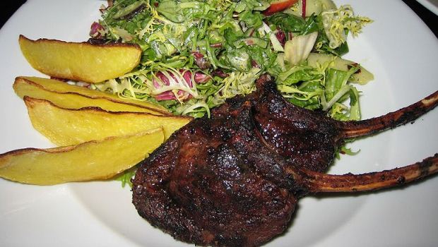 How to Cook Roasted Venison with Chocolate Sauce