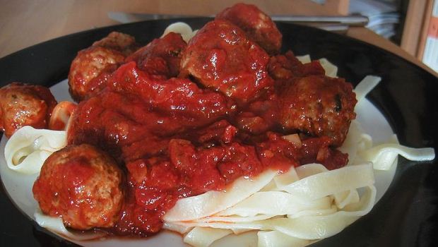 How to Cook Tagiatelle and Meatballs